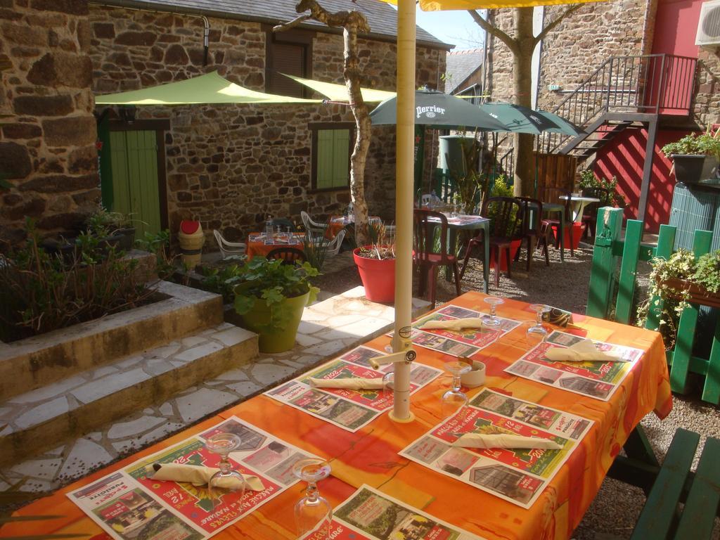 Châteauneuf-dʼIlle-et-Vilaine Auberge Du Chateau מראה חיצוני תמונה