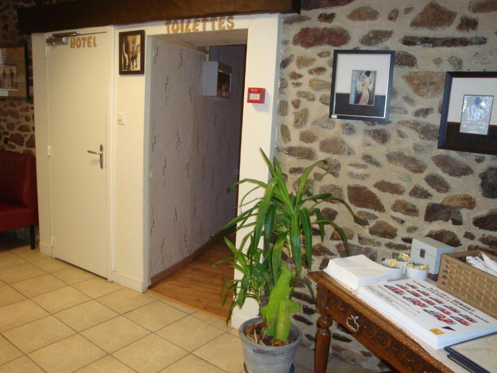 Châteauneuf-dʼIlle-et-Vilaine Auberge Du Chateau מראה חיצוני תמונה